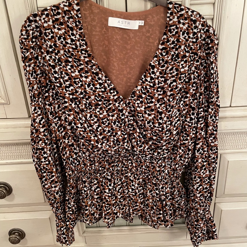 ASTR Rebecca V-Neck Long Sleeve Peplum Top, sz: M